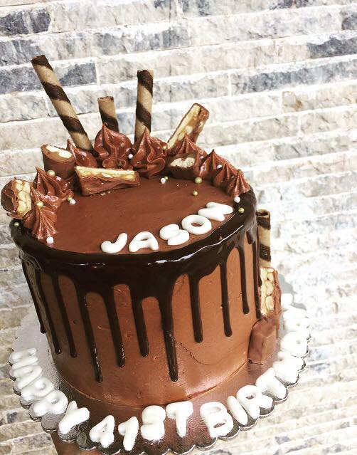 Themed Round Cake